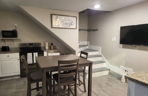 Holy Cross District Apartamento | Welcoming 2 Bedroom 1 Bath BNB