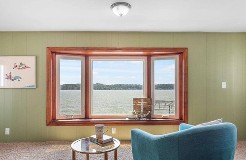 Newaygo Cabaña | Welcoming 3-bedroom cottage on Hess Lake near Smugglers at North Shore