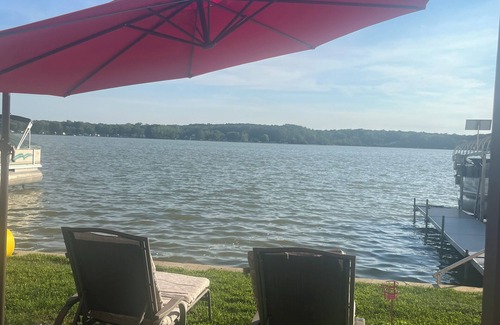 Newaygo Cabaña | Welcoming 3-bedroom cottage on Hess Lake near Smugglers at North Shore