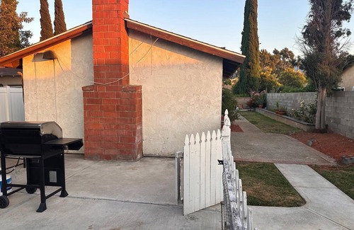 Corona Casa | Welcoming 3-bedroom house with AC in charming Corona/MID TERM