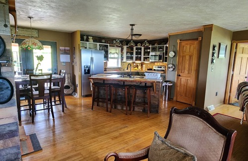 West Leisenring Casa | Welcoming 3-bedroom house in Vanderbilt with an amazing view!