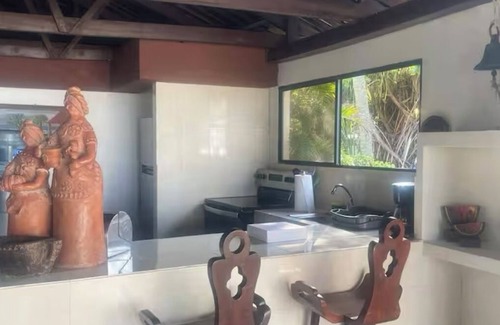 San Luis Talpa Casa | Welcoming 5-bedroom house with AC in Amatecampo