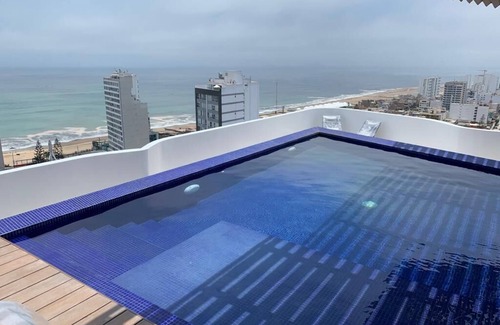 Magdalena del Mar Apartamento | Increíble duplex 1BR con vista al mar