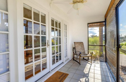 Gulf Gate Estates Apartamento | Welcoming Sarasota Vacation Rental with Pool!