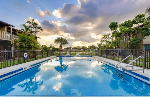 Gulf Gate Estates Apartamento | Welcoming Sarasota Vacation Rental with Pool!