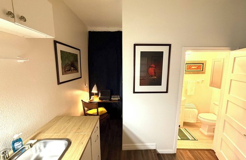 Sunset Oaks Apartamento | Welcoming studio in Sunset Valley for a peaceful getaway surrounded by woodland