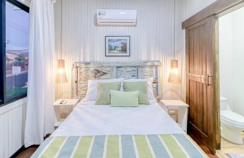 La Cruz Casa | Welcoming suite at Hotel Punta Descartes with fast WiFi & on-site dining