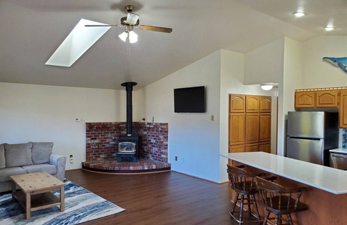 Oyehut-Hogans Corner Casa | Welcoming Totem Tides 2-bedroom house Ocean Shores easy access to beach & town