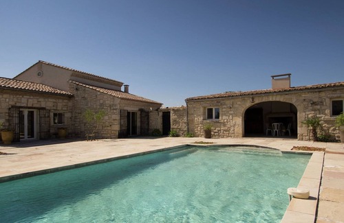 Montfrin Villa | Acogedora villa con piscina privada en Montfrin