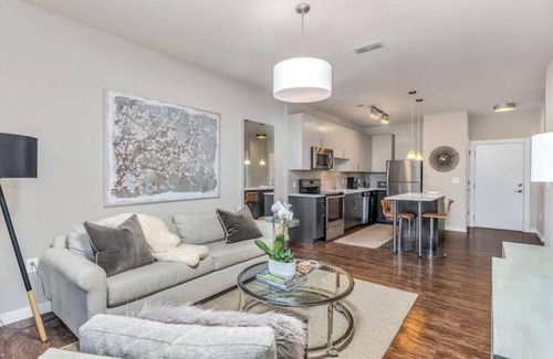 Poncey-Highland Apartamento | Well appointed apartment w/full gym & gated parking in the heart of Inman Park!