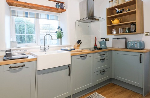 Grimston Casa | WELL COTTAGE, family friendly, character holiday cottage in Grimston