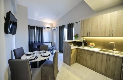 Kariotai Apartamento | Bien diseñado 2BR plana en Lefkada!