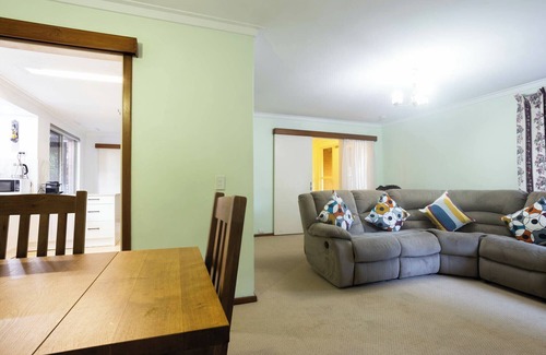 Jolimont Apartamento | Well equipped 3BR Home with Backyard and Patio!