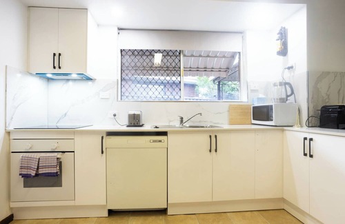 Jolimont Apartamento | Well equipped 3BR Home with Backyard and Patio!