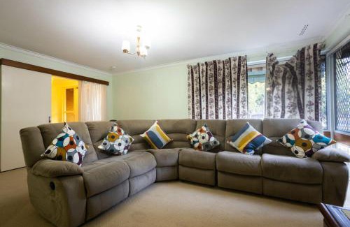 Jolimont Apartamento | Well equipped 3BR Home with Backyard and Patio