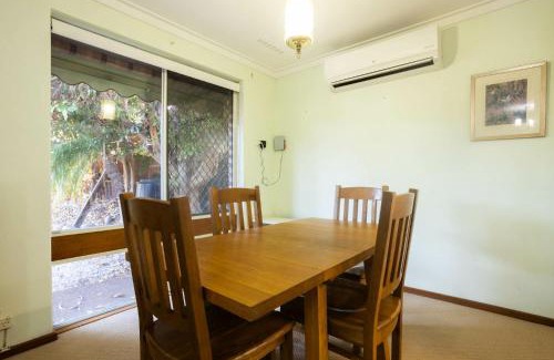 Jolimont Apartamento | Well equipped 3BR Home with Backyard and Patio