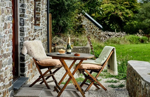 Hartland Casa | Well equipped four bedroom property with plenty of space in a rural location.