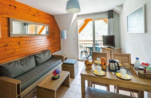 Saint-Mamet Apartamento | Apartamento bien cuidado con baños termales.