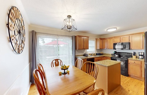 Mills River Casa | Well-located home in town with sunrise views, deck & great backyard