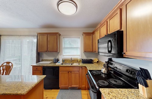 Mills River Casa | Well-located home in town with sunrise views, deck & great backyard