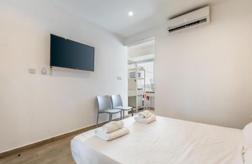 Paceville Apartamento | Well located studio 12 with kitchen and backyard