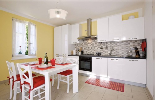 Gonte Apartamento | Bien mantenido apartamento de 3½ habitaciones con jardín, balcón y hermosa vista al lago