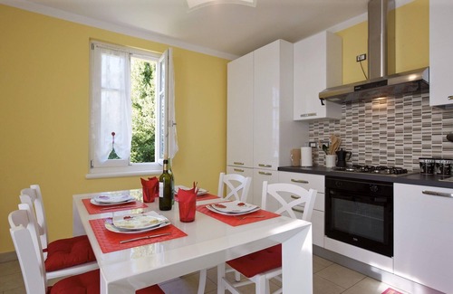 Gonte Apartamento | Bien mantenido apartamento de 3½ habitaciones con jardín, balcón y hermosa vista al lago