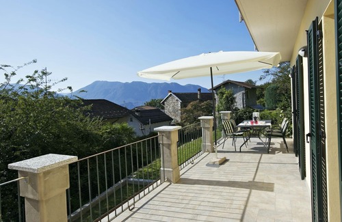 Gonte Apartamento | Bien mantenido apartamento de 3½ habitaciones con jardín, balcón y hermosa vista al lago