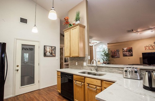 Cedar Park Casa | Bien situado casa de muñecas en el corazón de Cedar Park