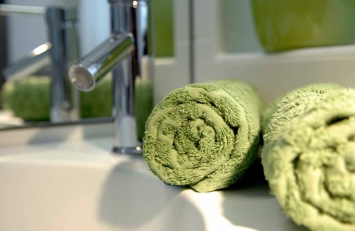 Diessen am Ammersee Hotel | habitación doble de lujo de bienestar con balcón - Hotel zum See *** garni