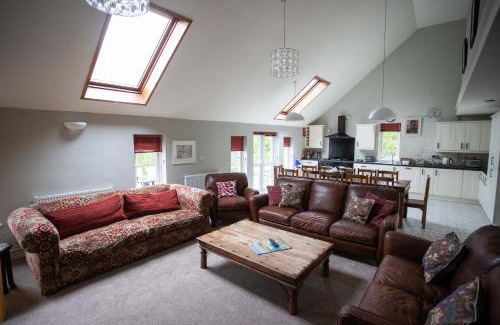 Llanfyrnach Casa | Wellstone Cottages - Honey Coach House