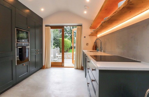 Airton Cabaña | WELLY BOB COTTAGE, pet friendly, luxury holiday cottage in Airton