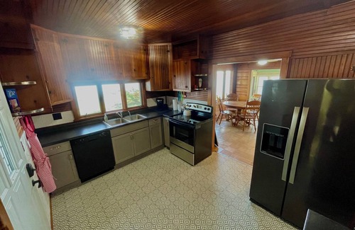 Rochester Casa | Wenopa - Charming 3-bedroom home on a Lake Manitou peninsula in Rochester
