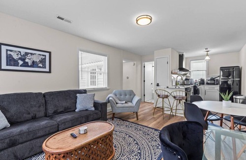 Wentzville Casa | Wentzville King Bed Walk to Downtown!
