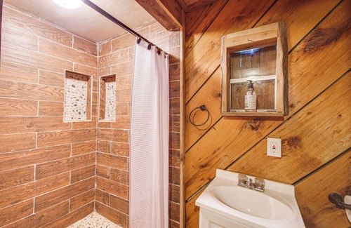 Sontag Cabina | Wesson Cabin w/ Private Beach, Fishing & Hiking!