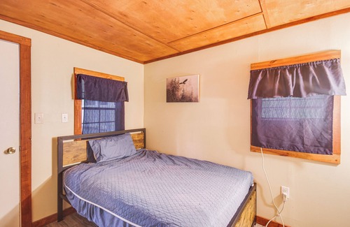 Sontag Cabina | Wesson Cabin w/ Private Beach, Fishing & Hiking!