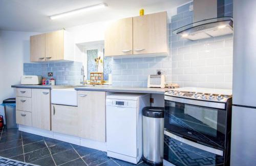 Llansadwrn Casa | West Barn - 2 Bedroom Cottage - Llandeilo