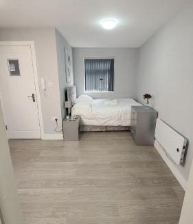 West Bromwich Apartamento | West Bromwich Studio Sleeps 2 near Birmingham