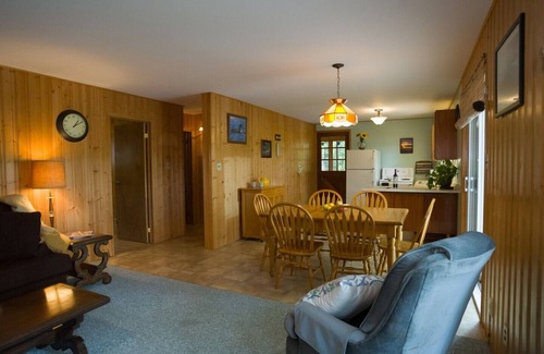 Seguin Cabaña | Orientación oeste privada Cottage Oasis en el hermoso Lago Isabella cerca de Parry Sound