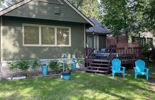 West Glacier Casa | West Glacier Hot Tub! On Golf Course! Private Home