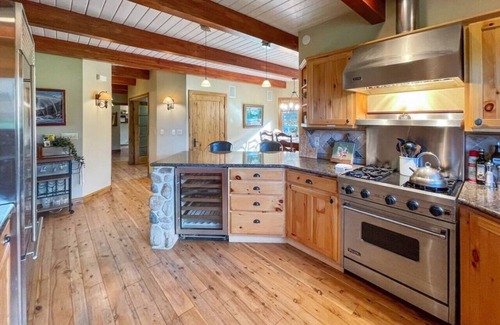 Tamarack Resort Apartamento | Stunning Cabin on 27 Forested Acres- w/ Hot Tub