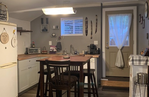 Gatewood Cabaña | West Seattle Cottage and backyard oasis!