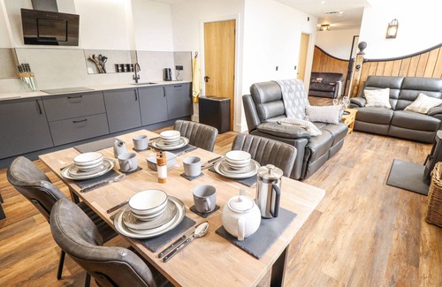 Retford Cabaña | WEST STABLE, character holiday cottage, with open fire in Retford