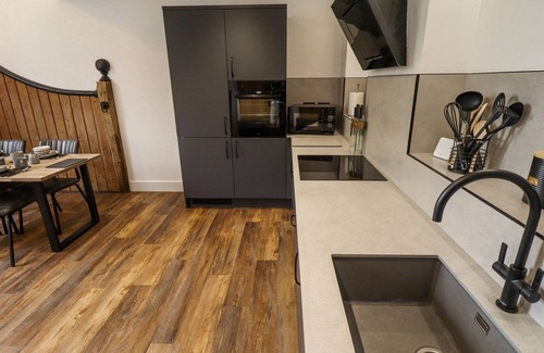 Retford Cabaña | WEST STABLE, character holiday cottage, with open fire in Retford