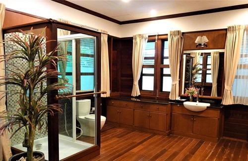 Kanchanaburi Hotel | WEST WONDER RIVERSIDE RESORT