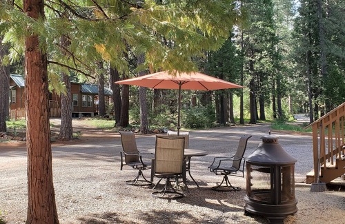 Shingletown Alquiler De RV | Western Cabin at Bigfoot Lodging Lassen