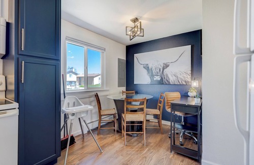 Cimarron Hills Apartamento | Western Peak Pad - Cozy 2-BR w/Views, King Bed & Pet-Friendly Yard