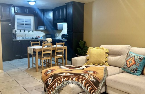 Eagle Pass Apartamento | Western Style - 2 bed/1 bath - RATED 5 STARS