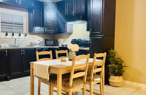 Eagle Pass Apartamento | Western Style - 2 bed/1 bath - RATED 5 STARS