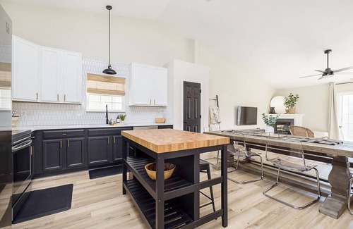 Westfield Casa | Westfield Home 3 BR + 2.5 BA + Office + Loft + Yard.